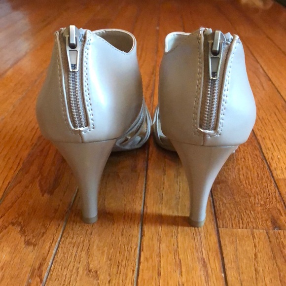 Life Stride Gladiator Heels - Picture 5 of 7